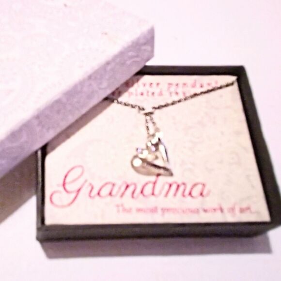 Sterling Silver Grandma Heart Pendant Necklace NIB - Picture 2 of 5